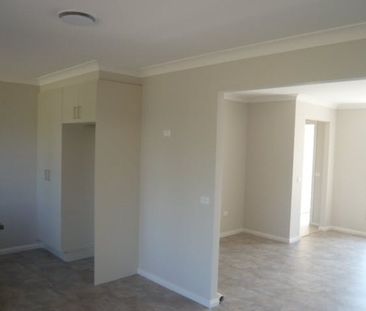 5 MINUTE WALK TO THE CBD - Photo 3