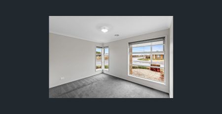 Spacious 5-Bedroom Family Home in Prime Lara Location - Close to Schools & Transport! - Photo 3