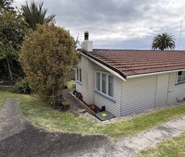 FAMILY HOME - FULLY FENCED - Photo 5