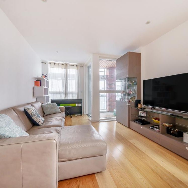 Brentford High Street, London TW8 - Photo 1