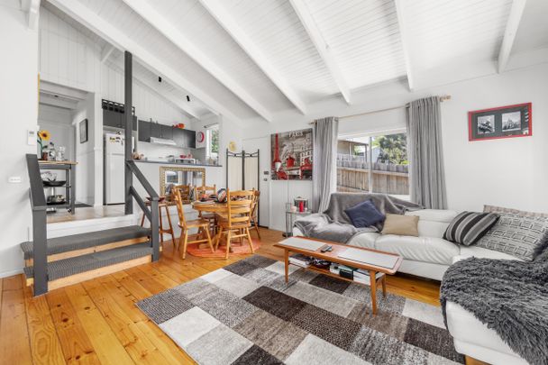 Quaint home located near primary school - Photo 1