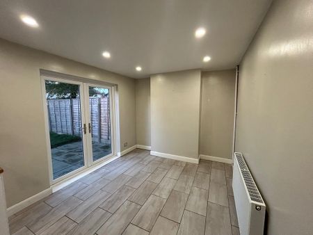 3 bedroom semi-detached house to rent - Photo 2