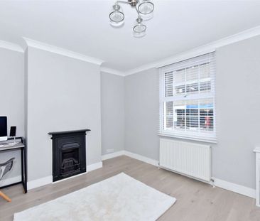 A beautifully presented house with courtyard garden and off-street ... - Photo 1