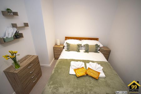 2 bed Flat in Commercial Square , Camborne, TR14 8DZ - Photo 5