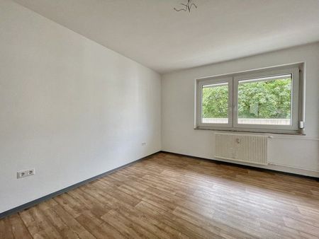 Geräumige 2-Zi.-Wohnung mit Balkon! - Photo 4