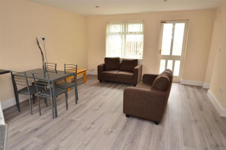 4 bedroom house to rent - Photo 2