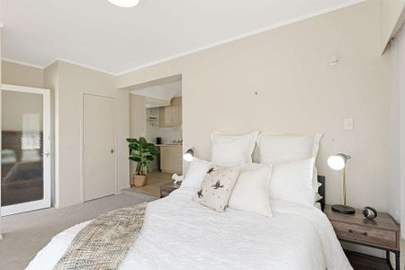 Charming Remuera One bed with Porch - Photo 4