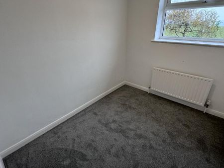 3 bedroom end of terrace house to rent - Photo 2