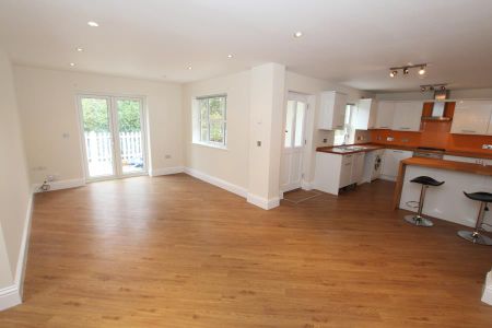 43 St Johns Road, Woking - 2 bedrooms Property for lettings - Seymours - Photo 2