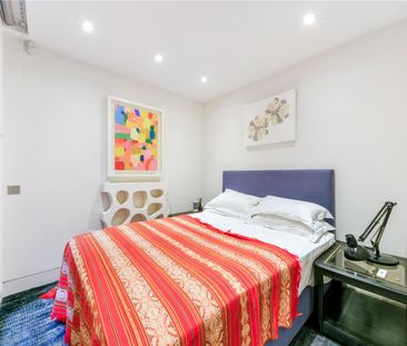 Modern mews home with parking in prime Connaught Village - Photo 5