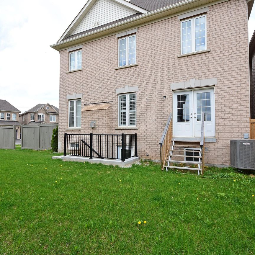For Lease - 110 Banbridge Crescent Unit# Lower, Brampton, Ontario - Photo 1