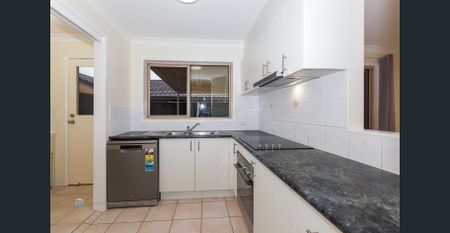 Spacious 3-Bedroom Duplex with large private yard - Photo 5