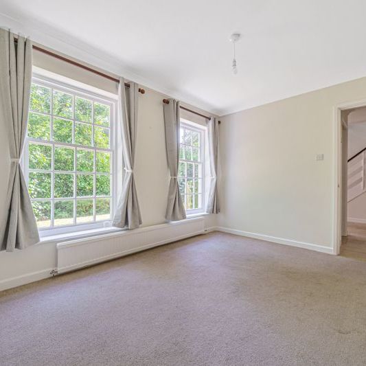 Bunch Lane, Haslemere, Surrey, GU27 - Photo 1