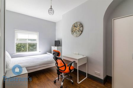 References Pending - 6 bed Mid Terraced House - Photo 5