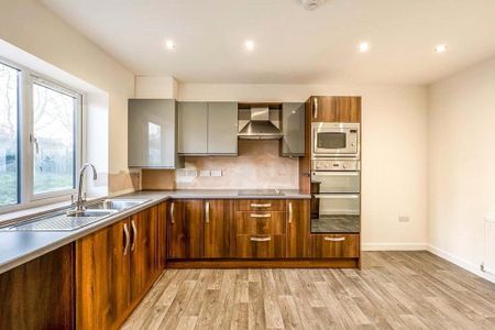 2 bedroom semi-detached house to rent - Photo 4