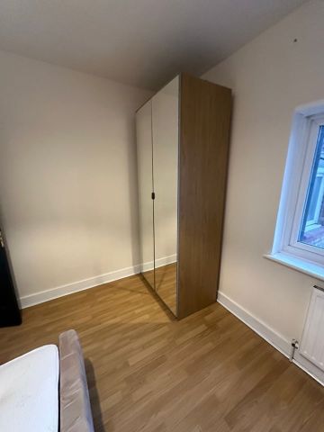 3 Bed Flat, Ealing Park Mansions, W5 - Photo 4