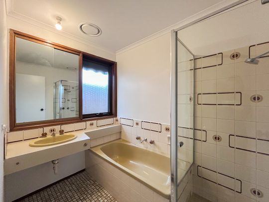 140 Centre Dandenong Road, Dingley Village VIC 3172 - House For Rent | Domain - Photo 1