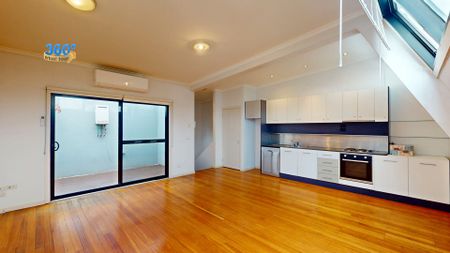 Warehouse Charm Meets City Convenience - Photo 5