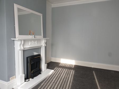 1 Bed Flat, Glen Avenue, M9 - Photo 5