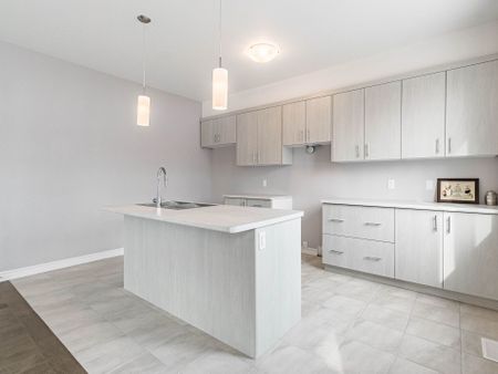 For Lease - 215 Southworth Street, Welland, Ontario - Photo 5