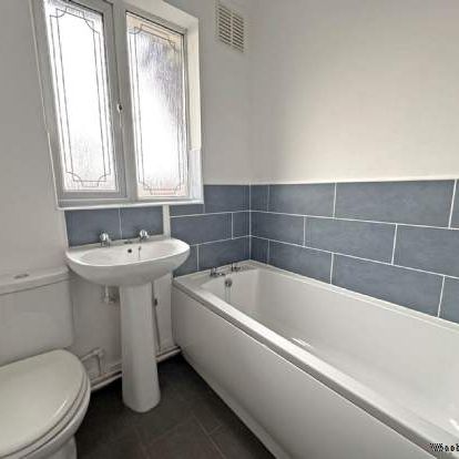 3 bedroom property to rent in Oldham - Photo 1