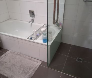 Private and sunny one bedroom unit - Photo 4