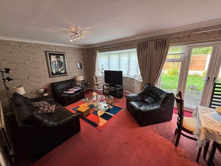 4 bedroom detached house to rent - Photo 2