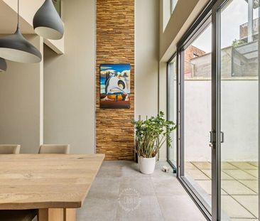 Trendy woning, met autostaanplaats, nabij Gravensteen - Photo 1