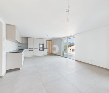 NEW AND SUNNY - Photo 4