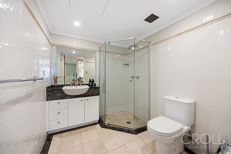 Ultra Convenient Location – Spacious Two Bedroom Apartment - Photo 5