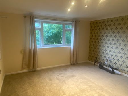 1 Bed Flat, Elm Court, SE6 - Photo 2