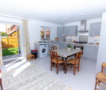 3 bedroom semi-detached house to rent - Photo 2