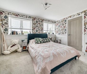 4 bedroom semi-detached house to rent - Photo 5