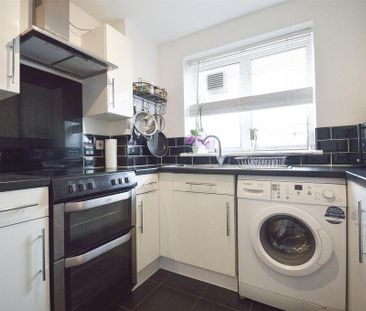 3 bedroom flat to rent - Photo 6