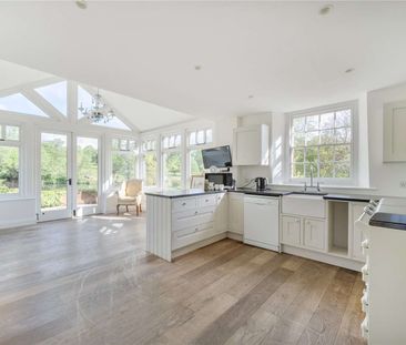 A charming four bedroom home with a self-contained one bedroom annexe. - Photo 4