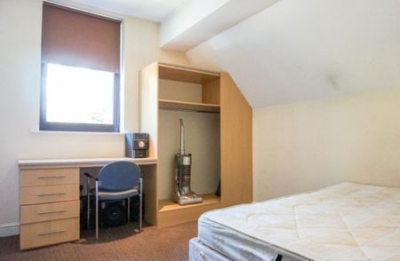 3 Bedroom Flat for rent in Ash Road - Photo 2