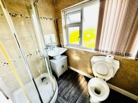 4 bedroom house of multiple occupation to rent - Photo 5