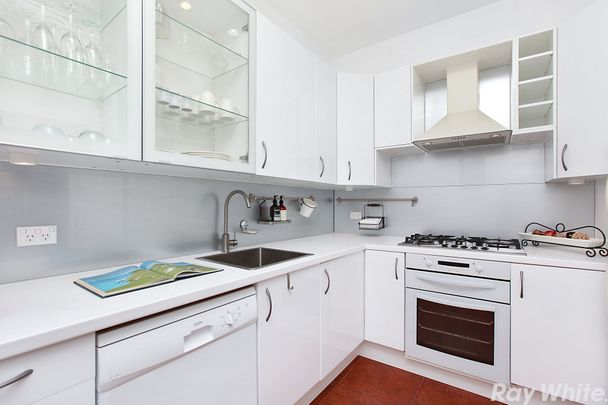 Gorgeous Paddington Terrace With Parking In Prime Location - Photo 1