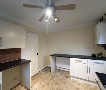 3 bedroom semi-detached house to rent - Photo 5