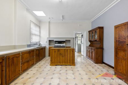 14 Shelley St, Wendouree VIC 3355 - Photo 3