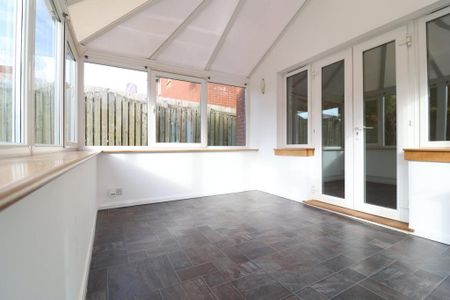 4 bedroom detached house to rent - Photo 2