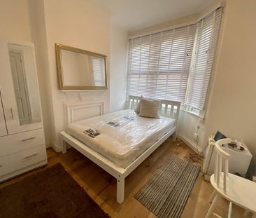 Room in a Shared House, Durnsford Road, SW19 - Photo 1