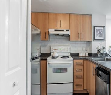 For Lease - 93 The Queensway Avenue Unit# TH 13, Toronto, Ontario - Photo 2