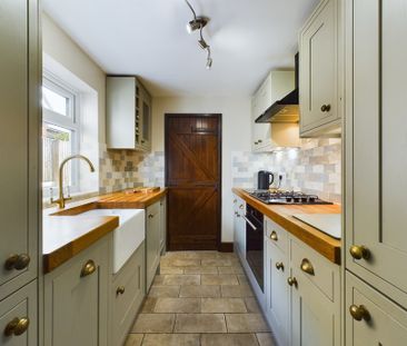 2 bedroom semi-detached to let - Photo 6