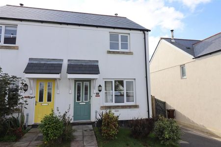 2 bedroom semi-detached house to rent - Photo 4