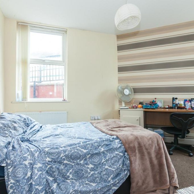 5 bedroom house to rent - Photo 1