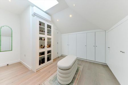 6 bedroom detached house to rent - Photo 5