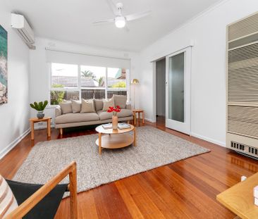 Brilliantly Located Two Bedroom Unit - Photo 6