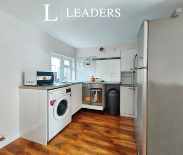 studio to rent Cliff Avenue, Westcliff-on-Sea, Essex, SS0 - Photo 4