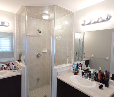 For Lease - 122 Finegan Circle, Brampton, Ontario - Photo 5